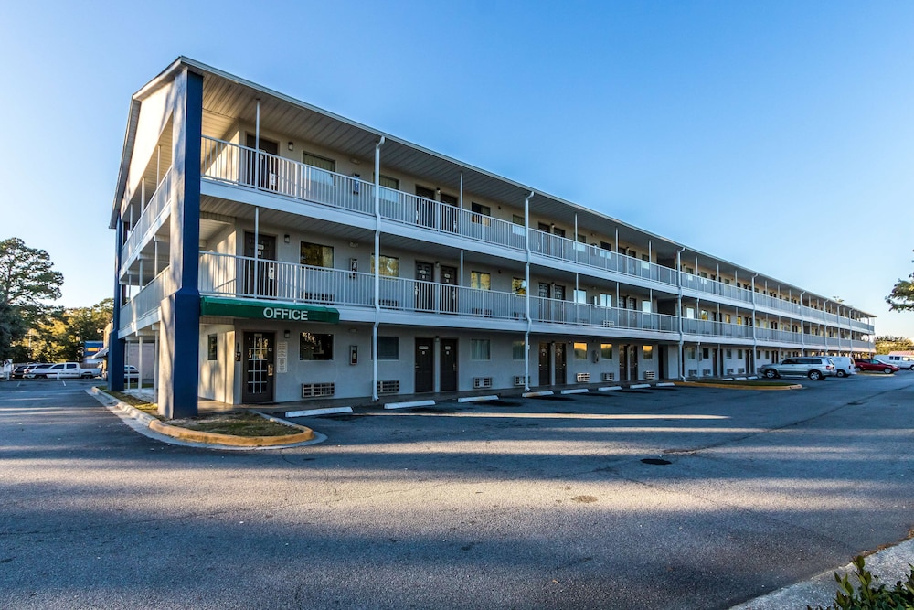Studio 6 Extended Stay - Savannah, GA 8/52