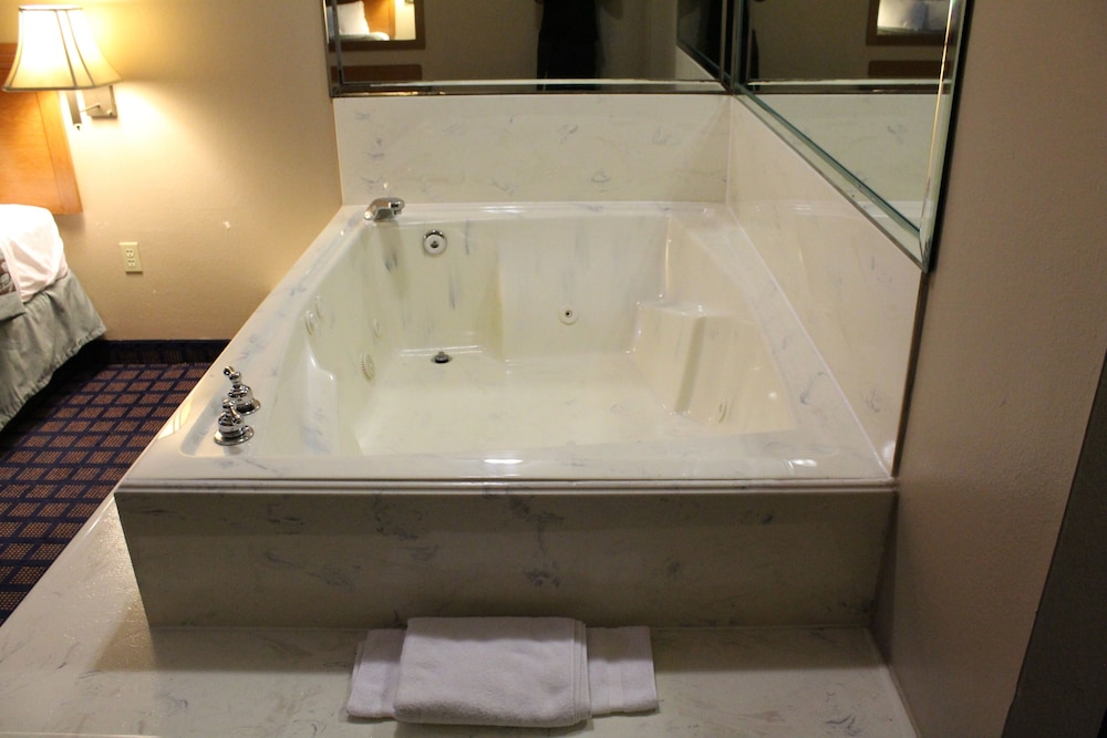 Sapphire Inn Suites 30/58