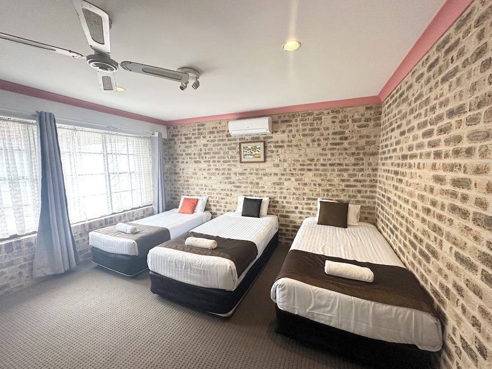 2 BEDROOMS, EXECUTIVE, FAMILY