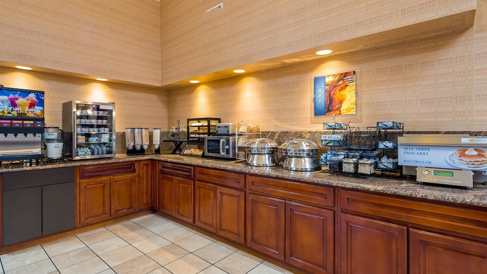 Best Western Plus Forest Park Inn 45/53