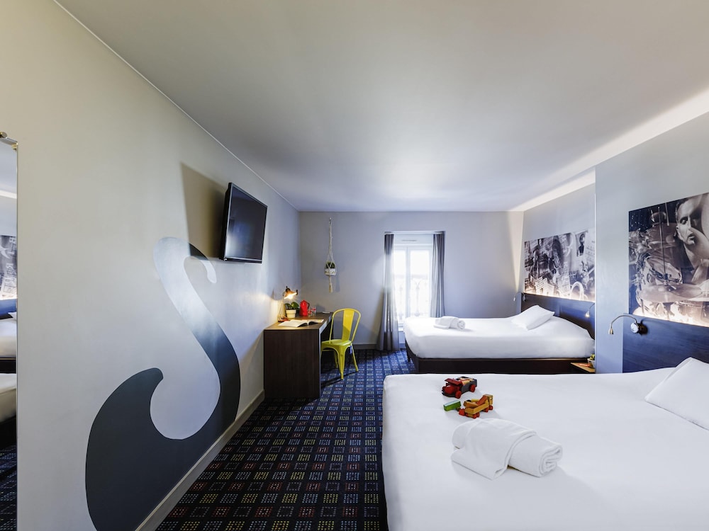 STANDARD, 2 DOUBLE BEDS