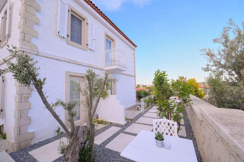 Peremere Alacati Hotel 8/50