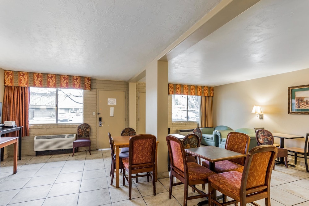 Econo Lodge Downtown Salt Lake 27/42