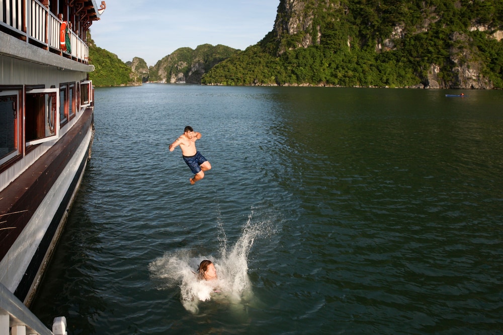 Halong Royal Palace Cruise 1/62
