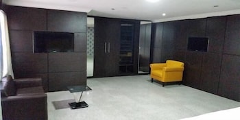 Paris Suites 49/64