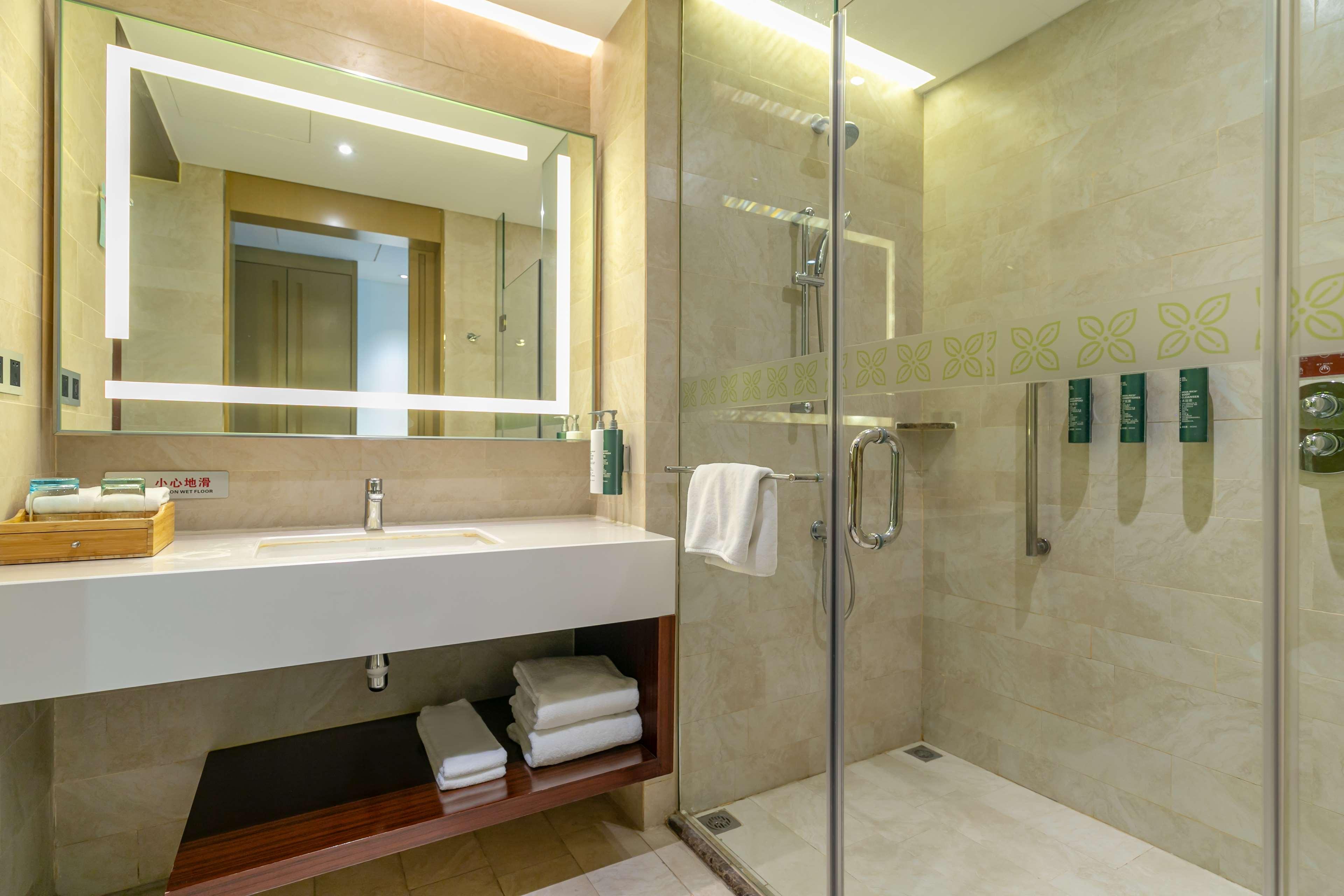 غرفة بسرير كينج بإطلالة على المدينة، Hilton Garden Inn Foshan 7/8