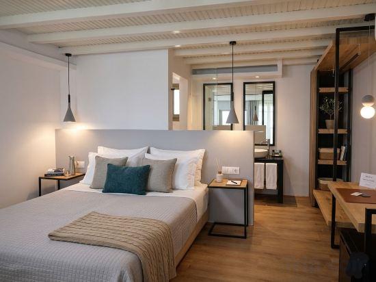 JUNIOR SUITE, SEA VIEW, JETTED TUB