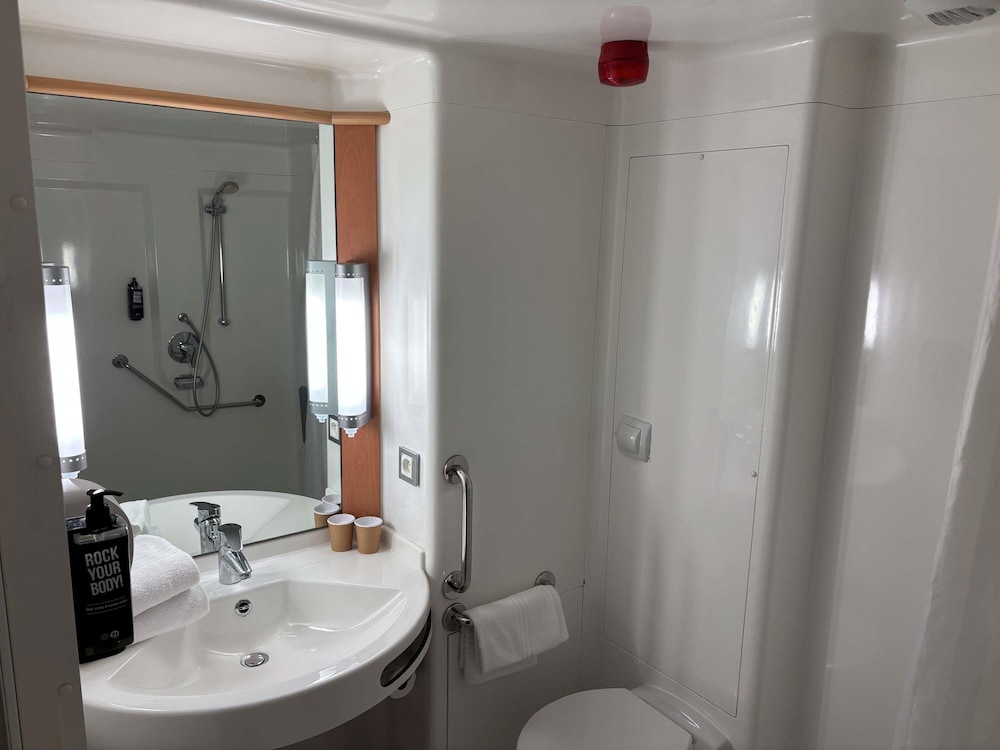 Ibis Aix En Provence Hotel 72/74