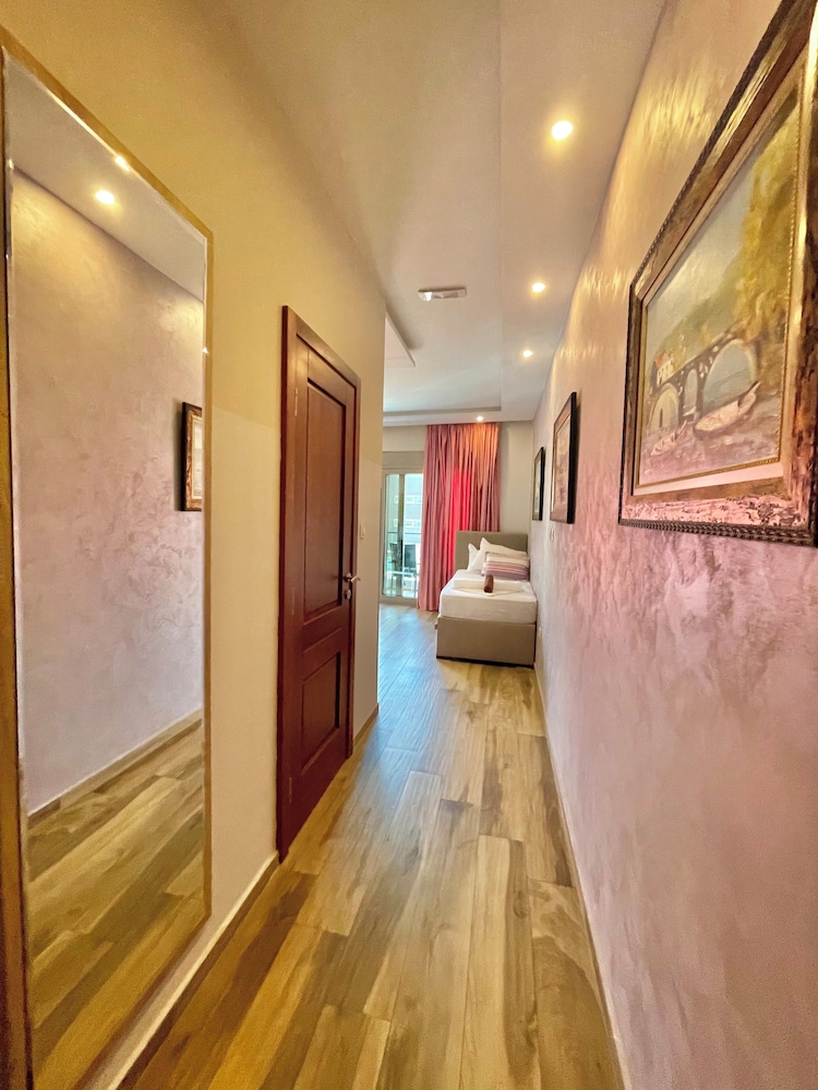 HOTEL BUTUA RESIDENCE 28/100