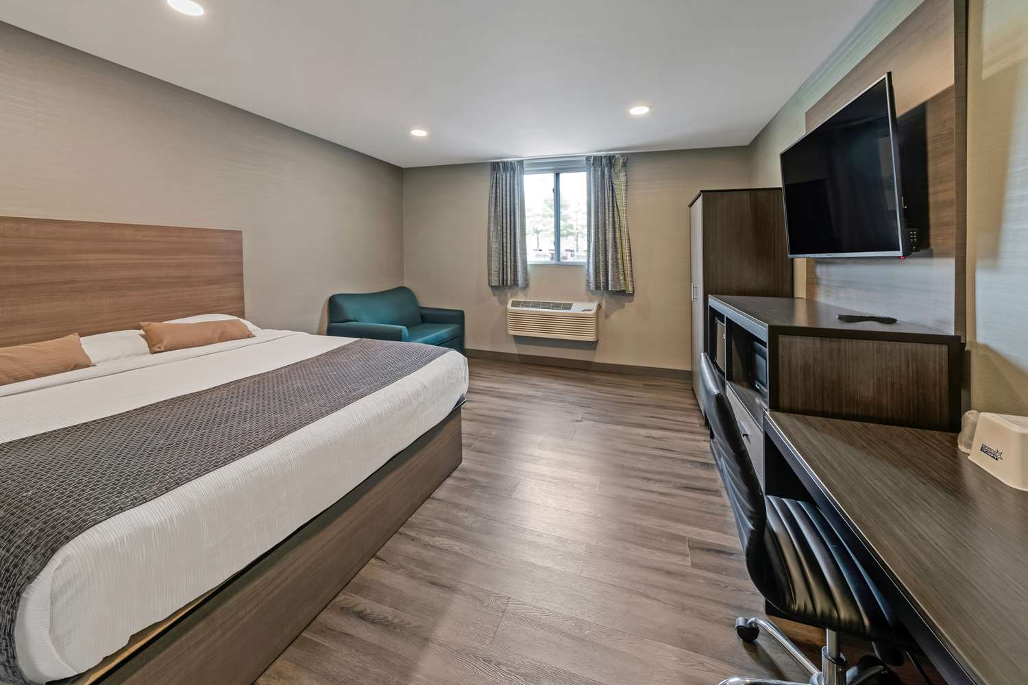 Comfortable, Guest Room, King Bed