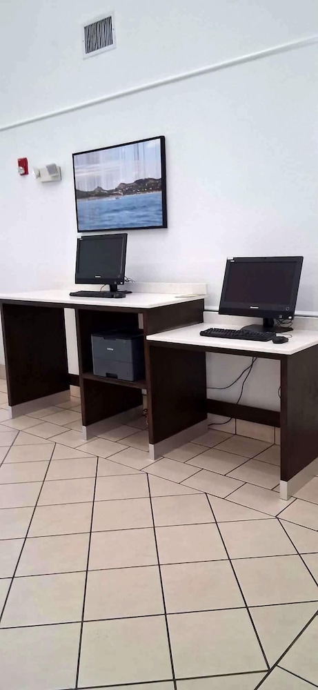 La Quinta Inn & Suites by Wyndham Kerrville 14/61