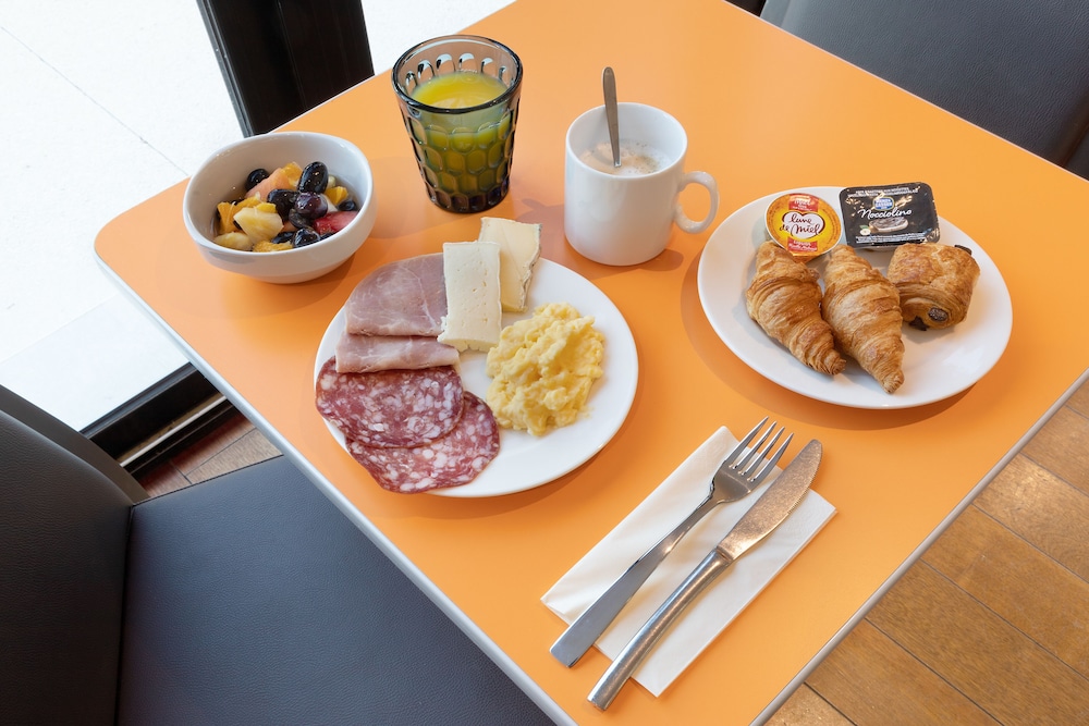 Holiday Inn Express Marseille Airport (ex Kyriad Marseille Provence Airport) 23/35