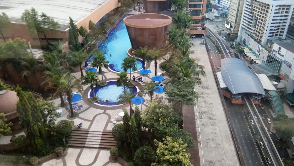 Grand Service Apartment @ Times Square 45/51