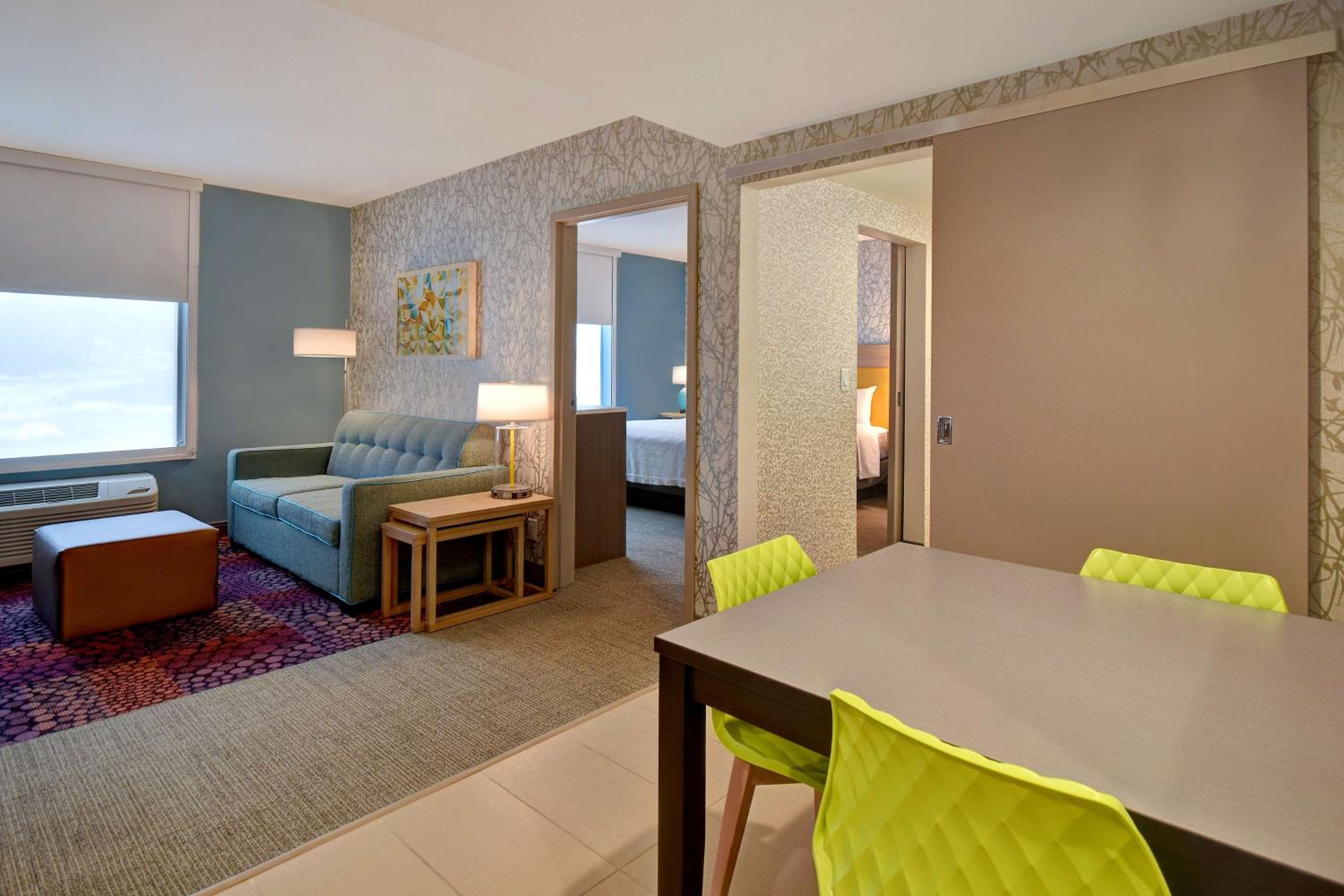 جناح بسرير كينج بغرفة نوم واحدة مع أريكة، Home2 Suites by Hilton Eau Claire South 2/3