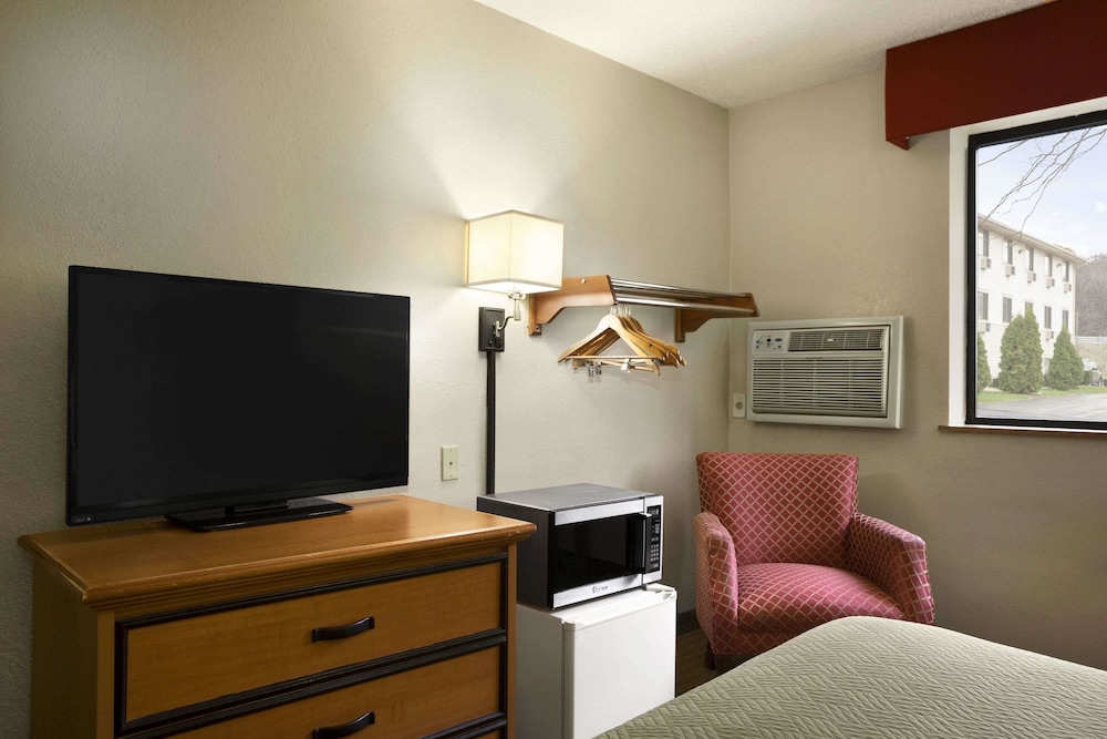 Travelodge By Wyndham Battle Creek 14/18