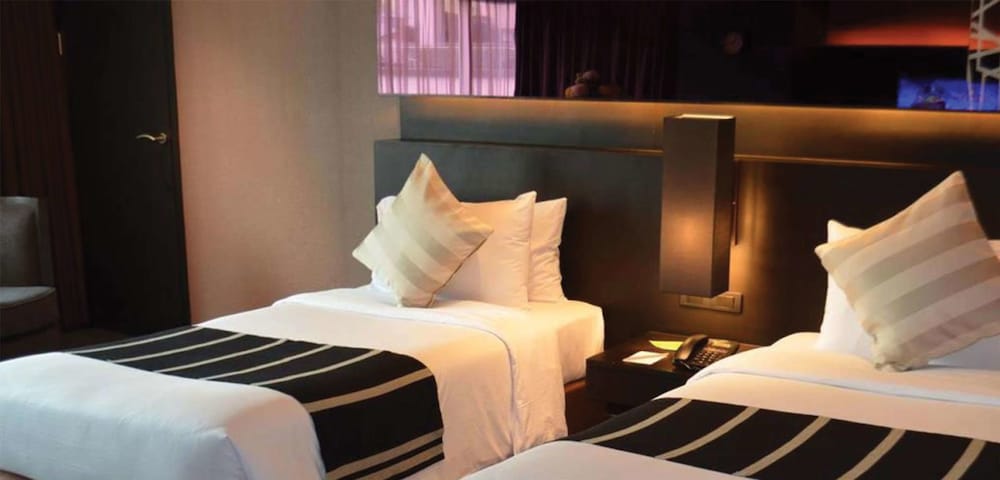 Golden Tulip Mandison Suites 33/59