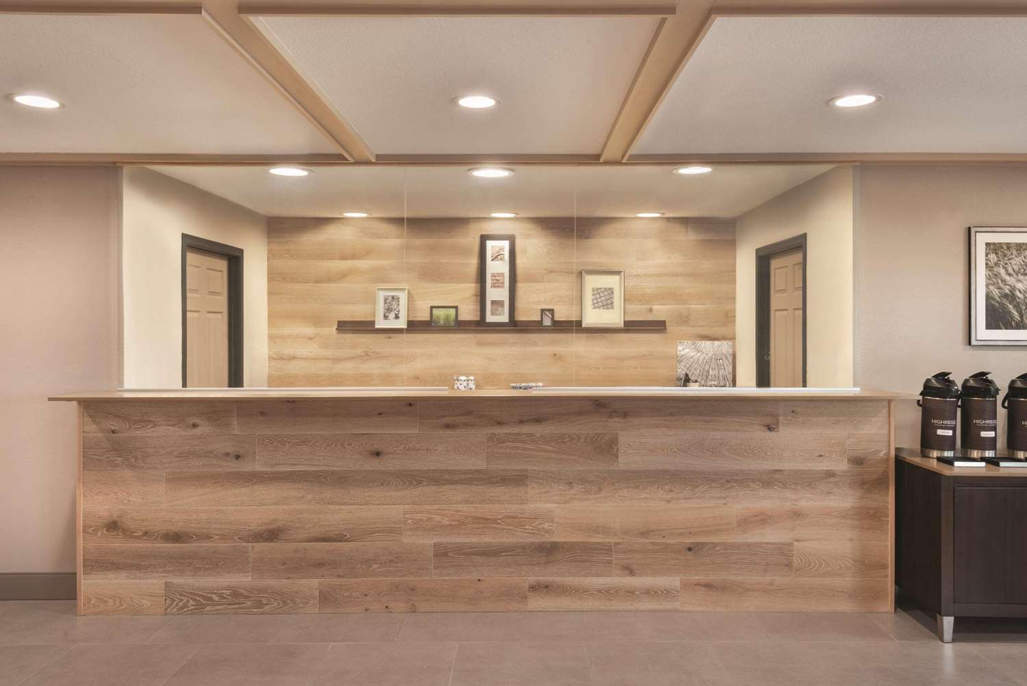 Country Inn & Suites by Radisson, Pella, IA 6/30