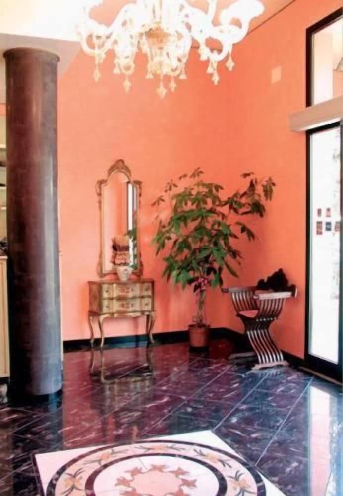 Hotel Altieri 35/55