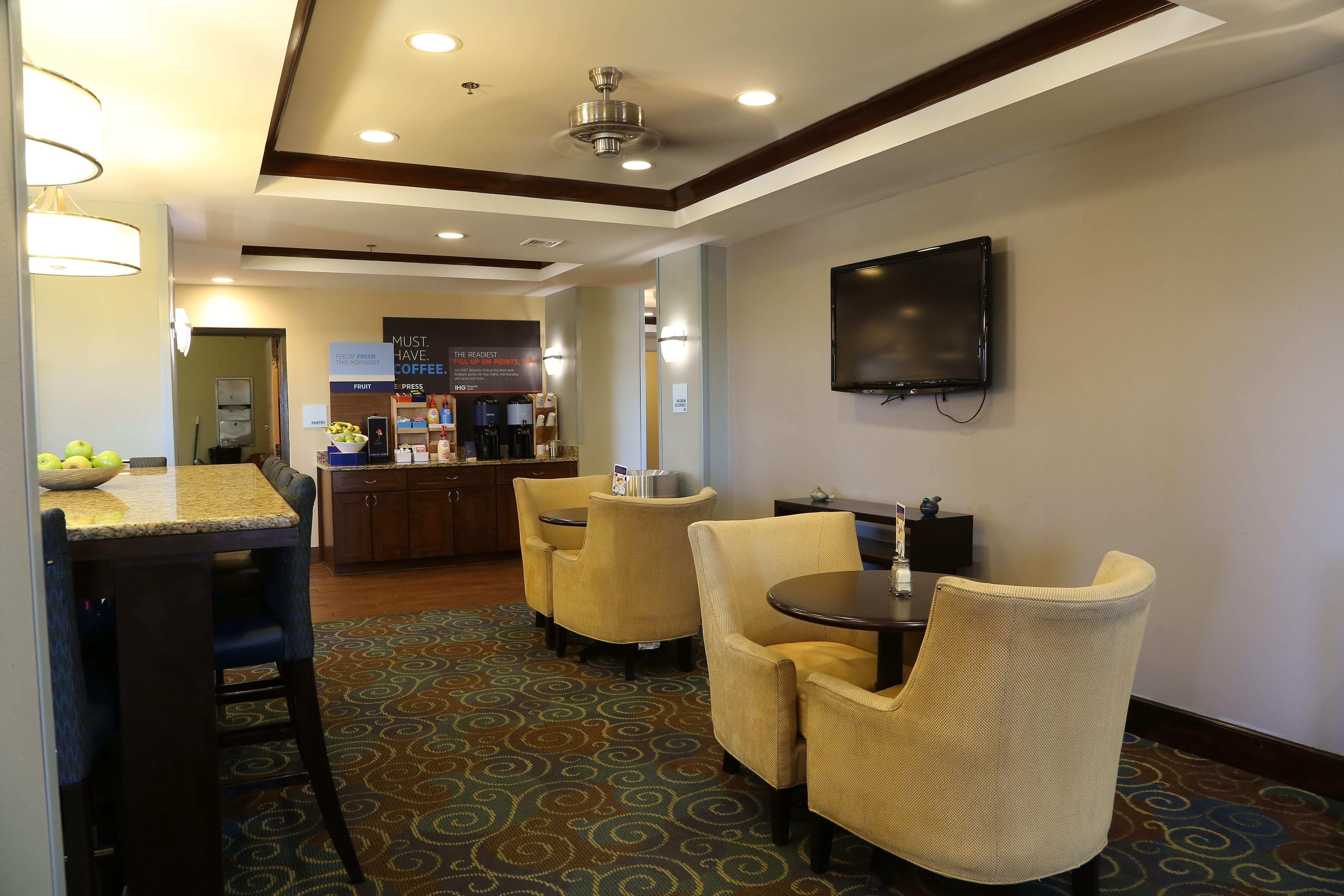 Holiday Inn Express Hotel And Suites Cleveland 12/35