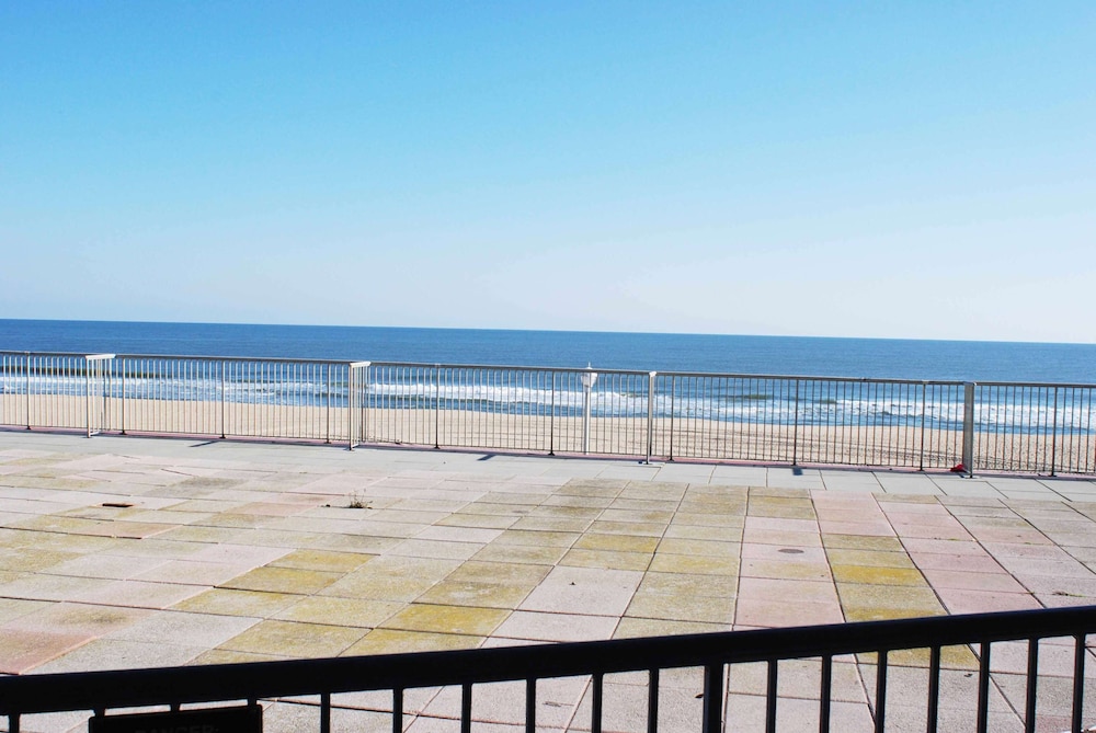 Grand Hotel Ocean City Oceanfront 58/63