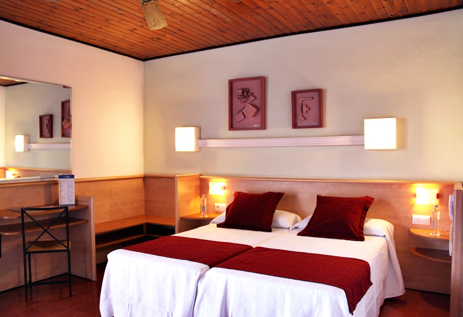Standard, Double or Twin Bed