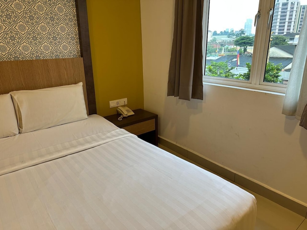 South of the clouds HOTEL KL Sentral 18/30