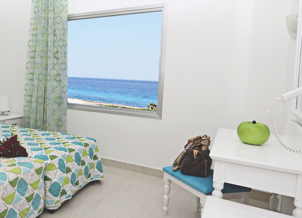 Marlita Beach Hotel Apartments 11/50