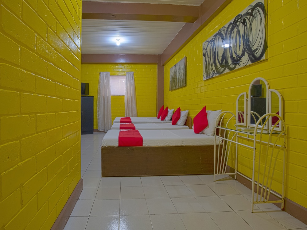 La Maria Pension & Tourist Inn Hotel 48/51