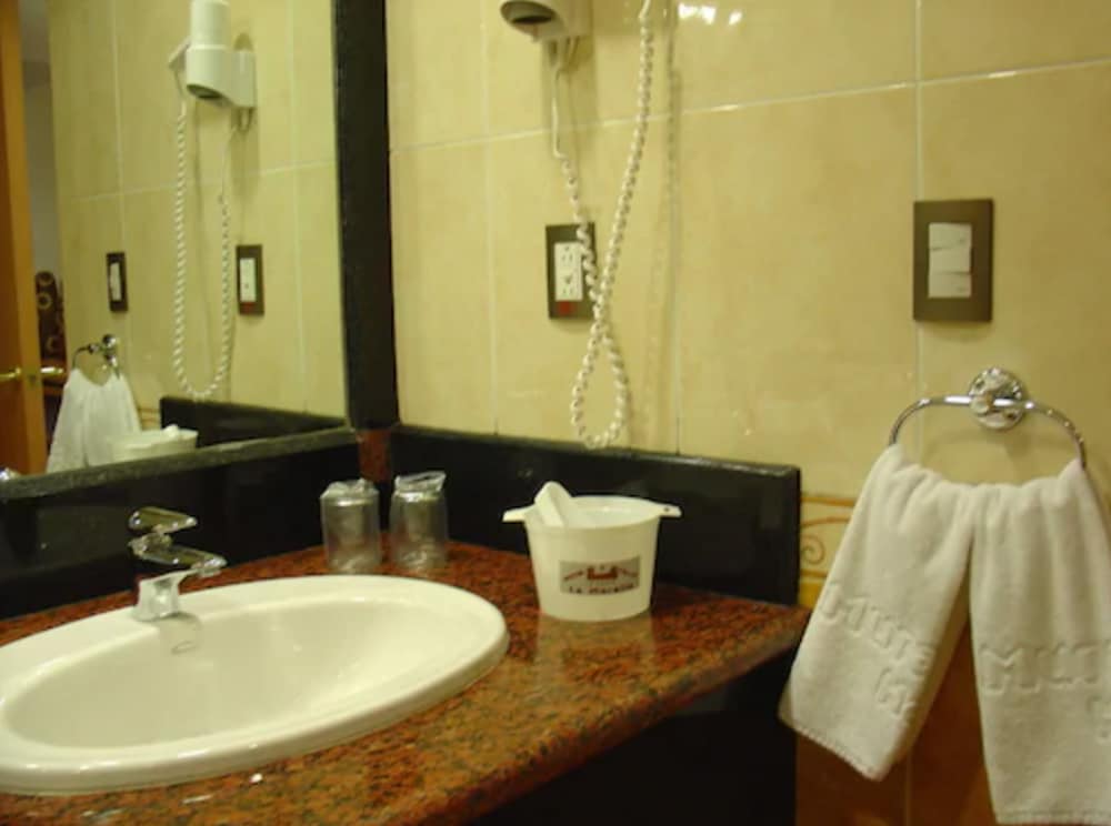 Hotel and Spa La Muralla Metepec 48/50
