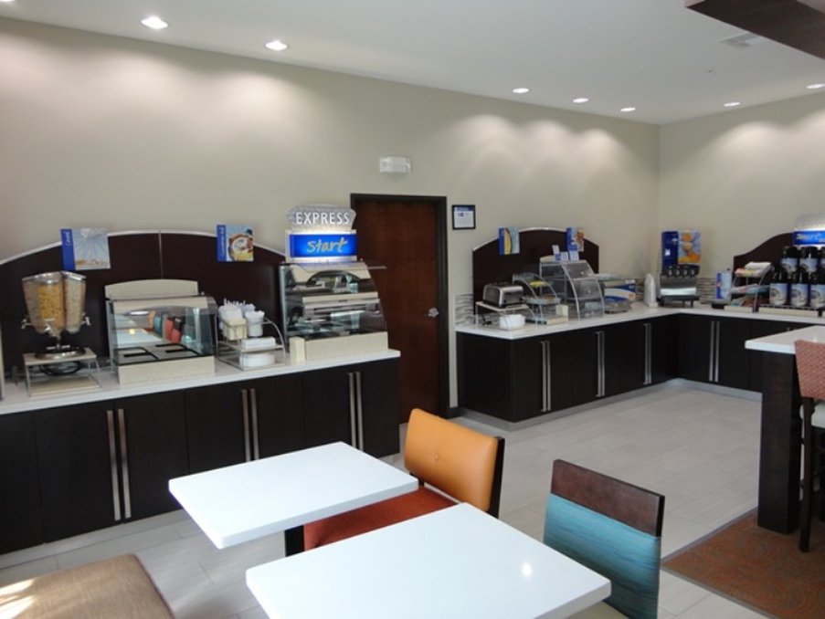 Holiday Inn Express Kenedy 13/17