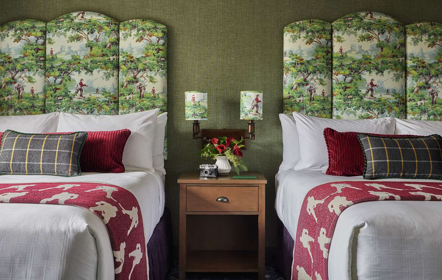 GRADUATE, 2 DOUBLE BEDS