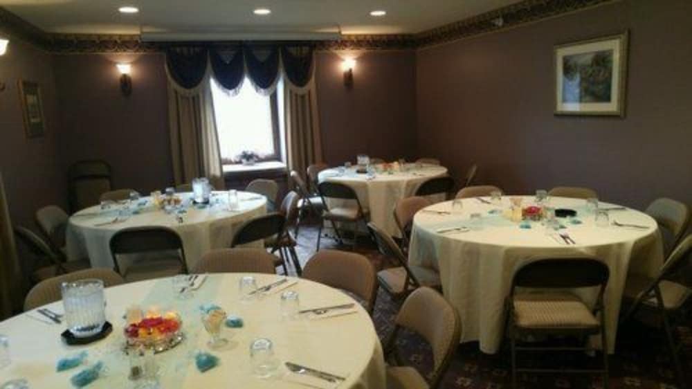Hearthstone Inn & Suites 31/65