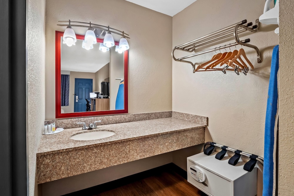 Days Inn by Wyndham Whitmore Lake 62/64