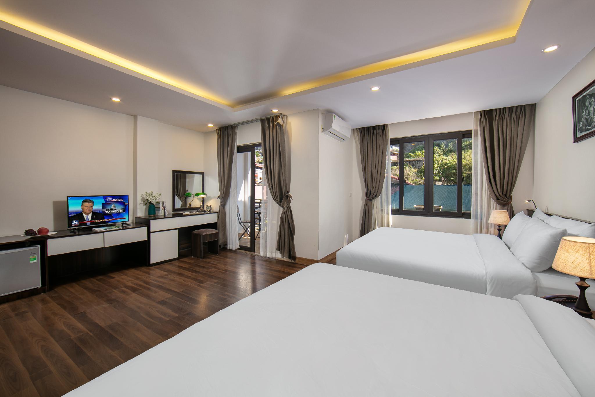 Deluxe, Family, 2 Queen Beds, City View
