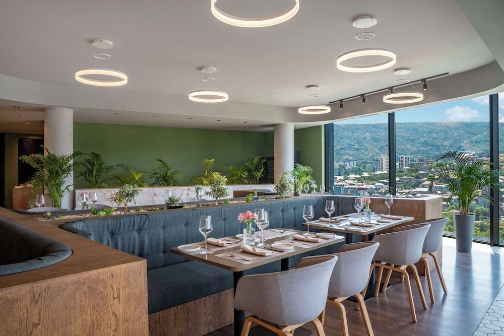 Golden Tulip Design Tbilisi 35/55
