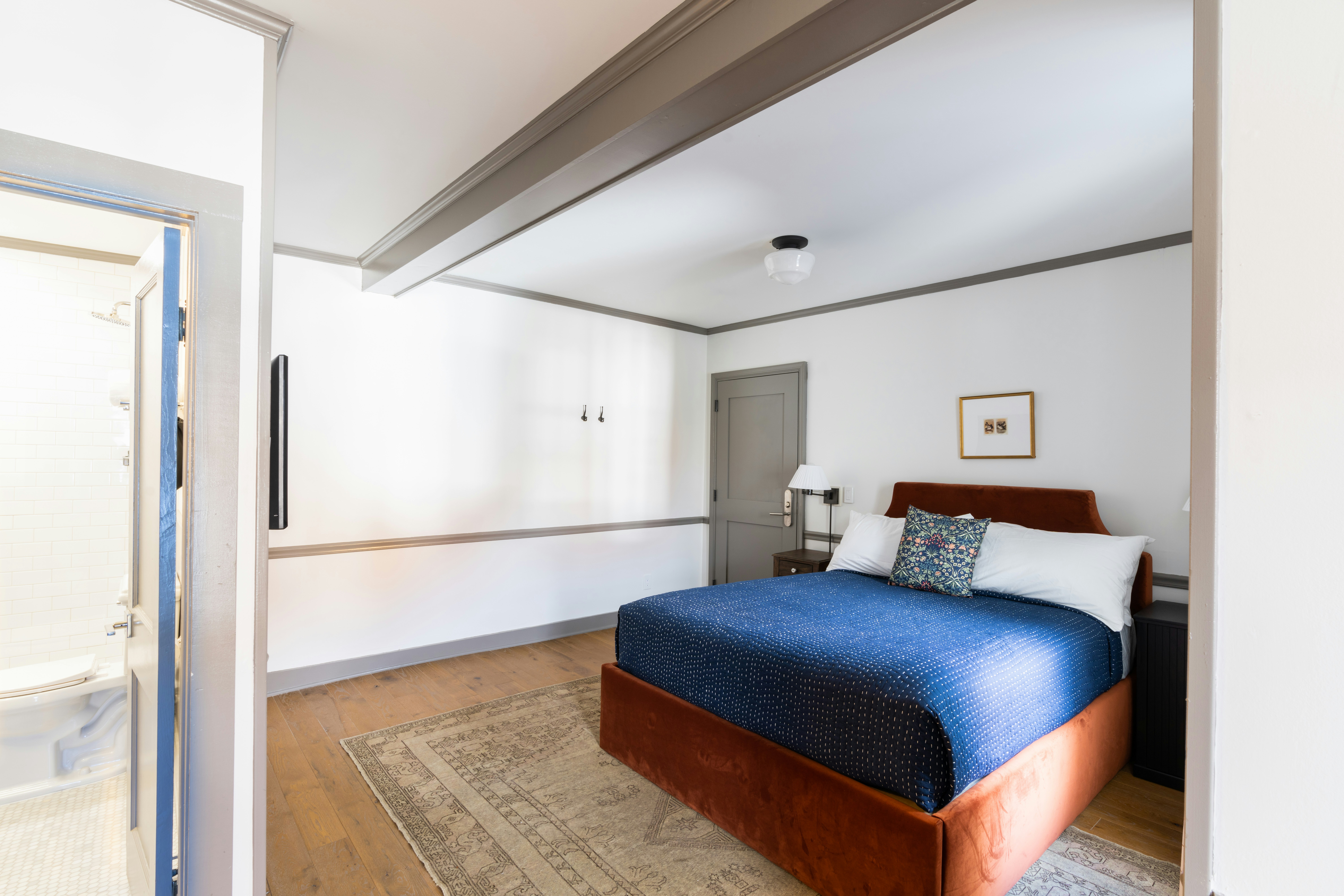 Charming, King Bed