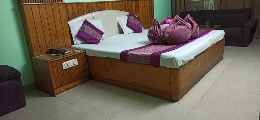 Hotel Delhi Regency 27/63