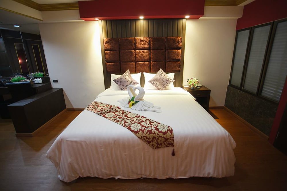 Grand Pink Hotel Hat Yai 10/49