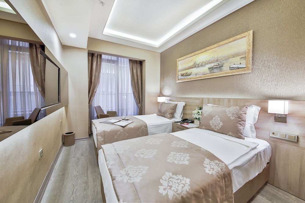 Ayramin Deluxe Hotel 28/78