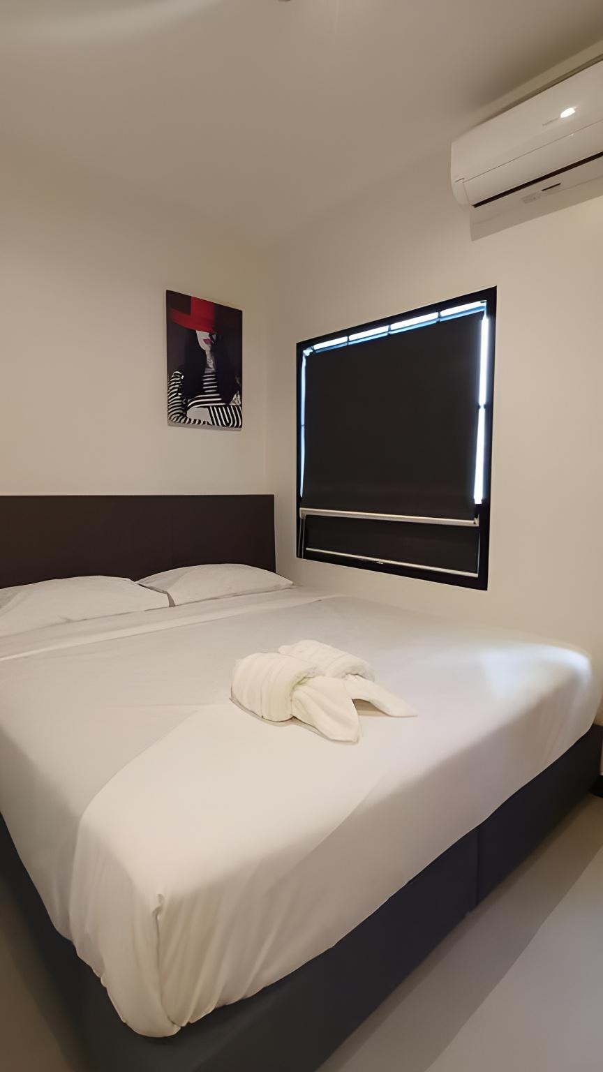 ROOM, DOUBLE BED