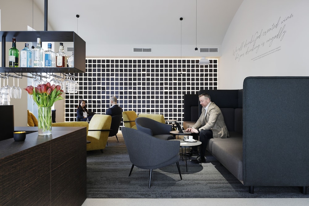 Three Crowns Hotel 37/55