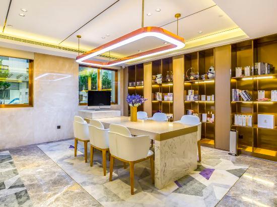 Lavande Hotel (Beijing Guomao) 19/21