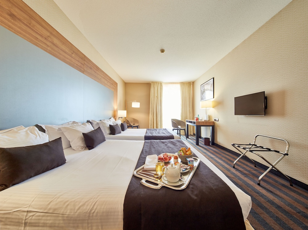 7 HOTEL AND FITNESS 49/72