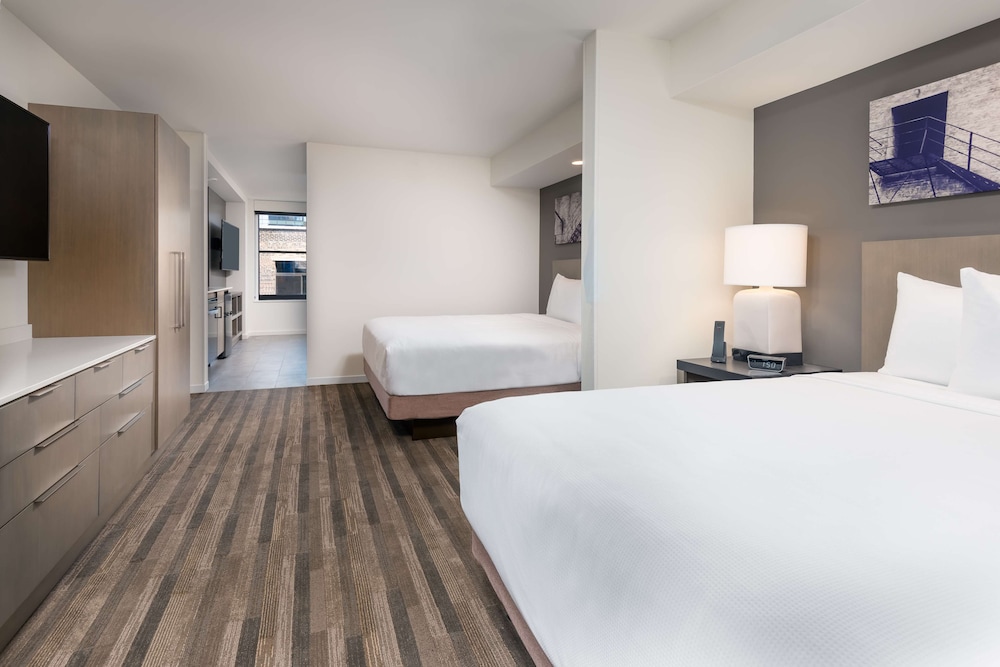 SUITE, 2 QUEEN BEDS, KITCHEN, HIGH FLOOR