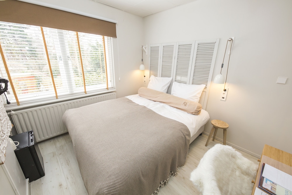 STANDARD, DOUBLE BED