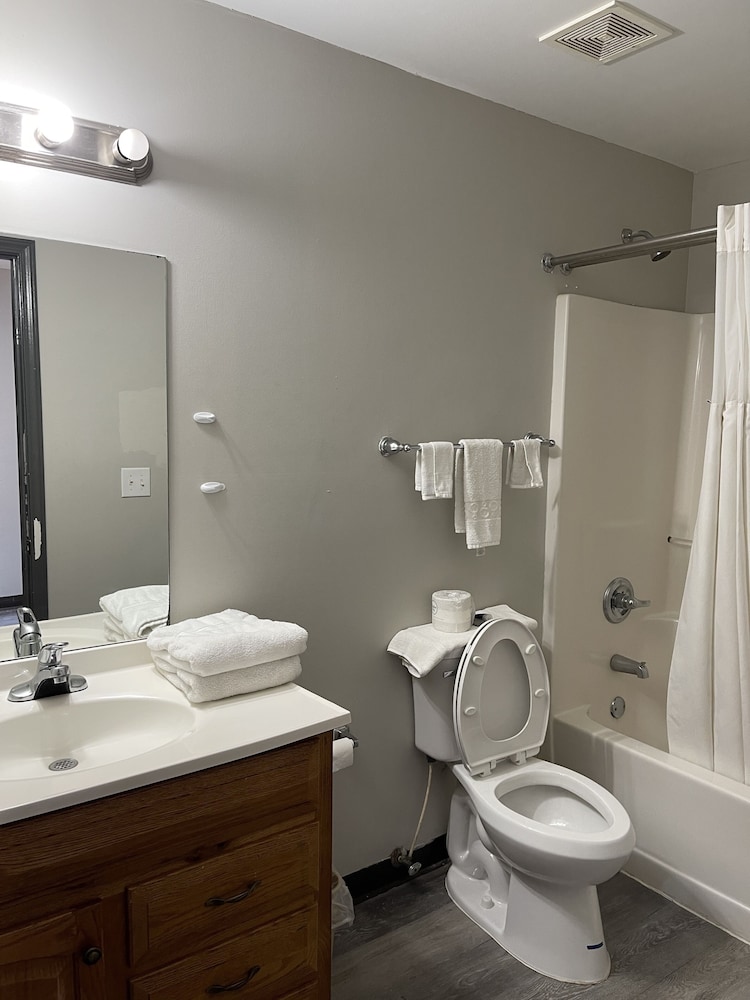 High Falls Hide-A-Way Lodging 47/49