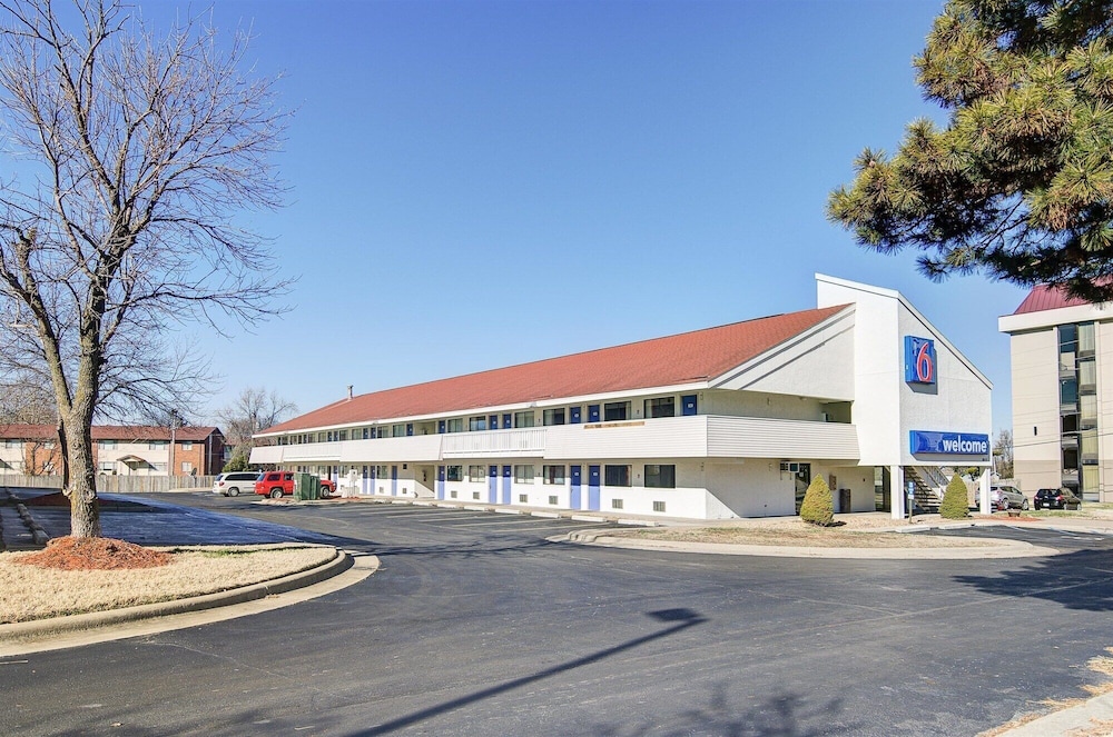 Motel6 Springfield, MO - North 48/56