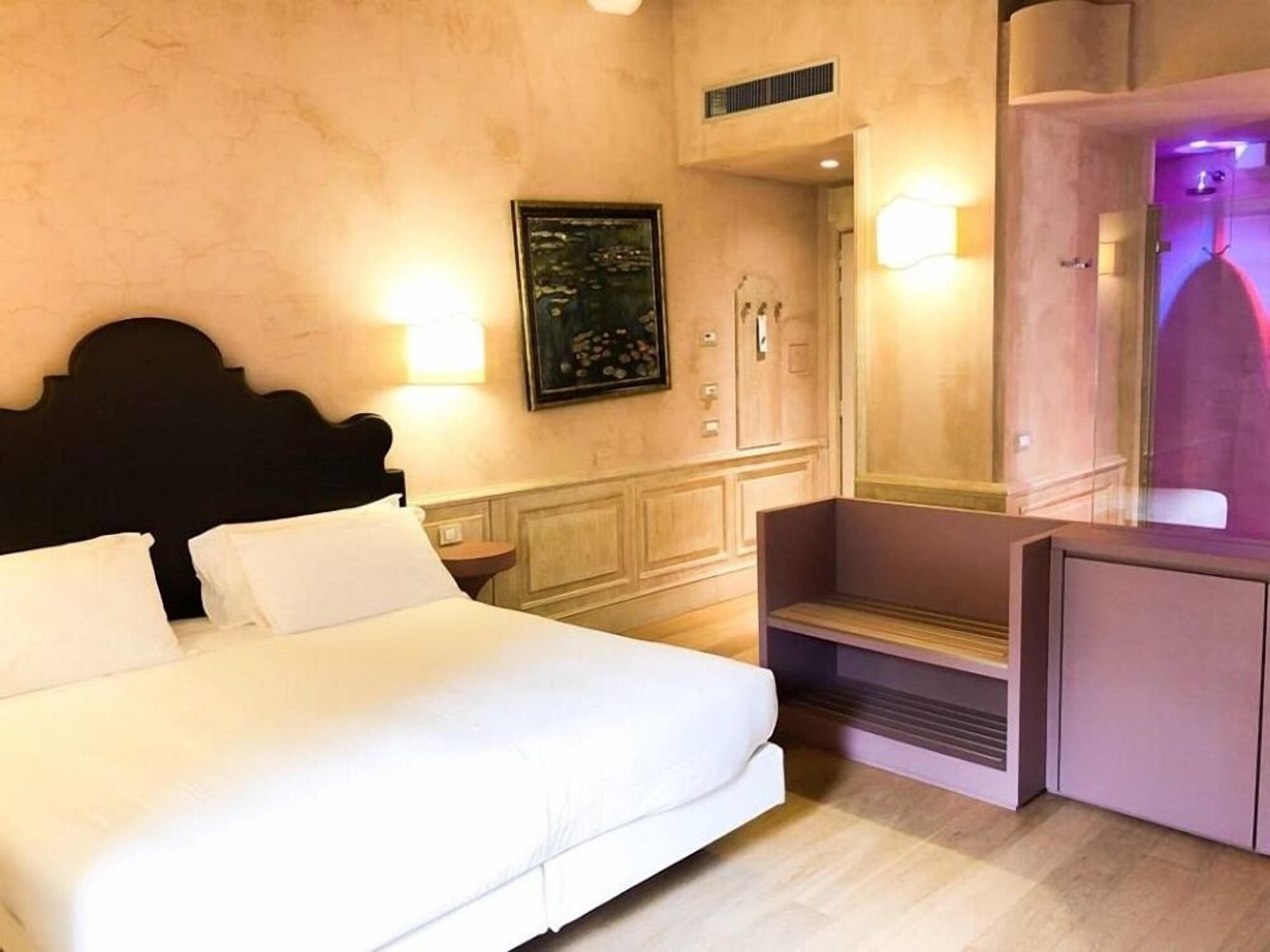 PREMIUM, DOUBLE OR TWIN BED, SEA VIEW, BATHTUB