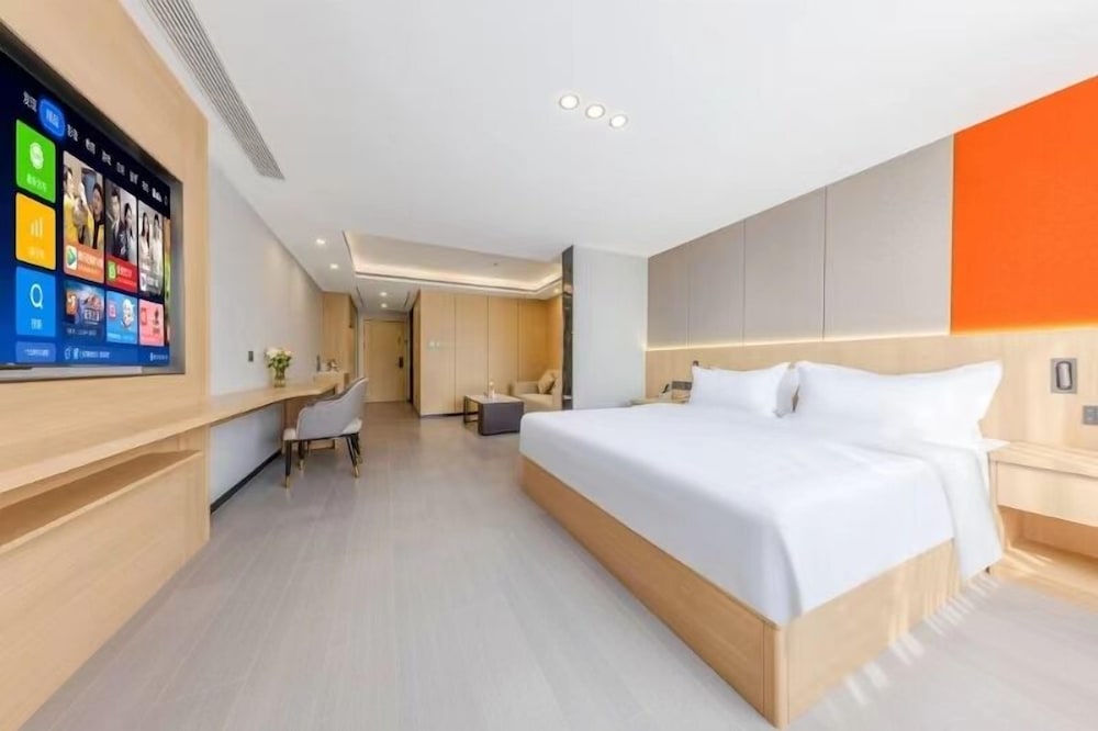 DELUXE, KING BED