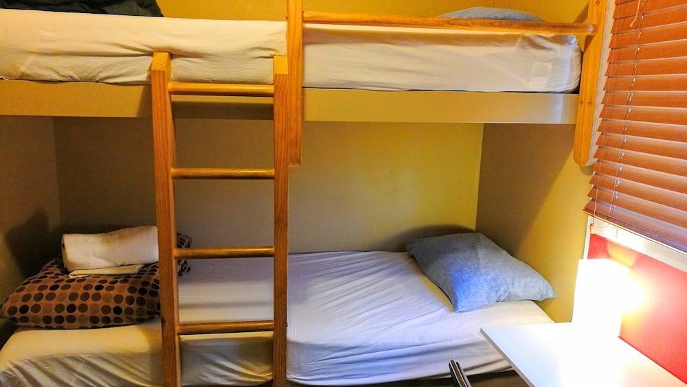 Astray Motel And Backpackers 17/66
